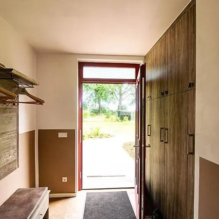 Mit Terrasse Und Garten In 반들리츠