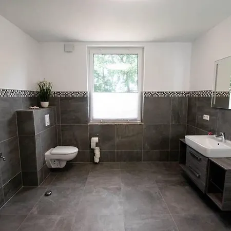 펜션 Mit Terrasse Und Garten In *