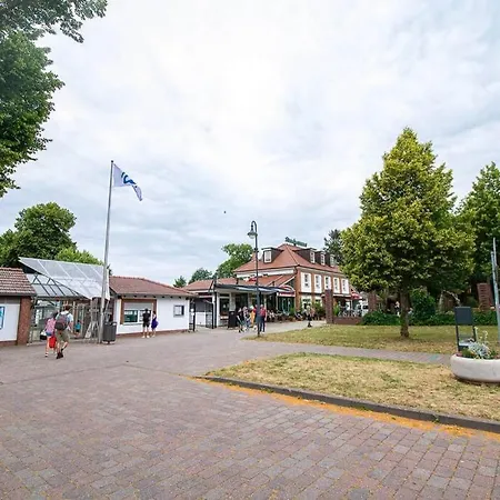 Mit Terrasse Und Garten In