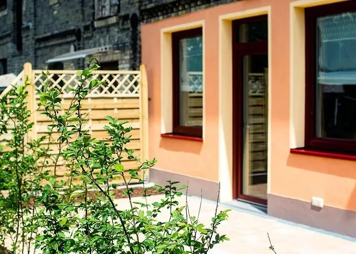 Mit Terrasse Und Garten In بيت للعطل *