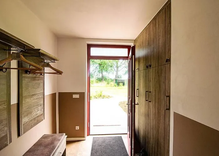 Mit Terrasse Und Garten In فاندليتس