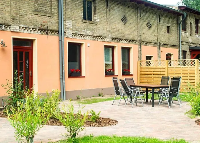 بيت للعطل Mit Terrasse Und Garten In
