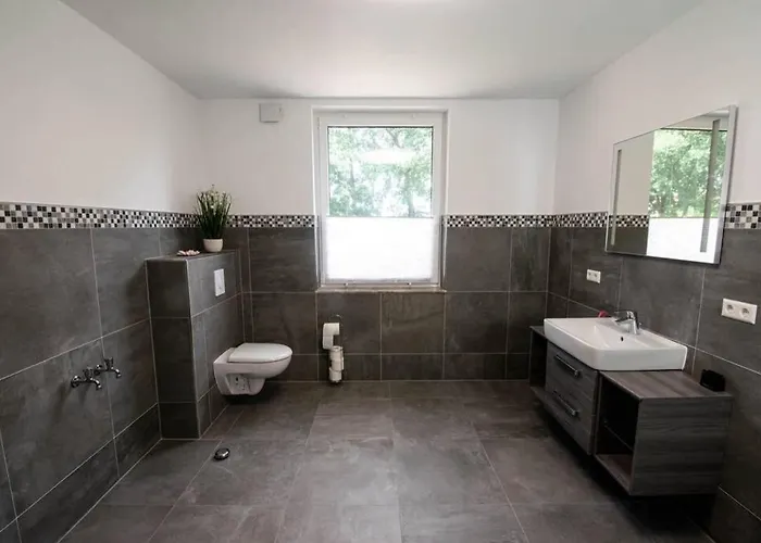 بيت للعطل Mit Terrasse Und Garten In *