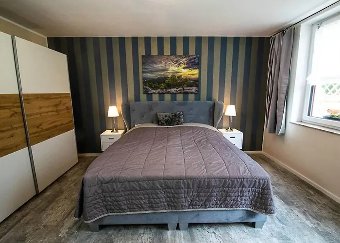 Mit Terrasse Und Garten In