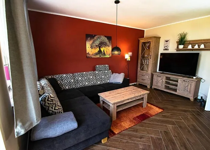 Mit Terrasse Und Garten In